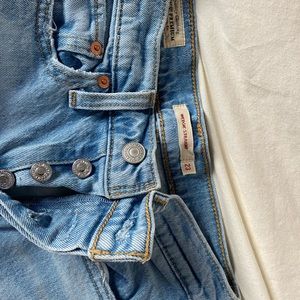 Levi’s Wedgie Staright jeans in Tango Fray wash